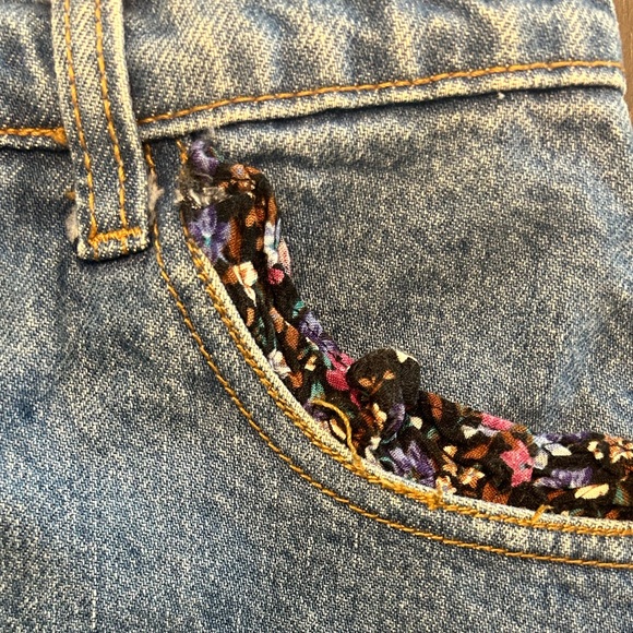 VTG 80s 90s youthful cottagecore whimsy floral fabric detail denim mini skirt 26 - Picture 4 of 6
